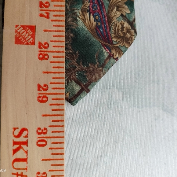 417 Van Heusen Silk Necktie Tie Vintage Filigree Green Gold Made in Mexico - Picture 7 of 7